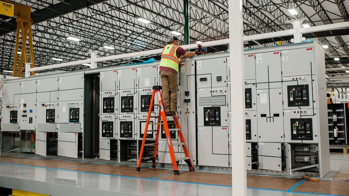 Cooling infrastructure for AI data center construction